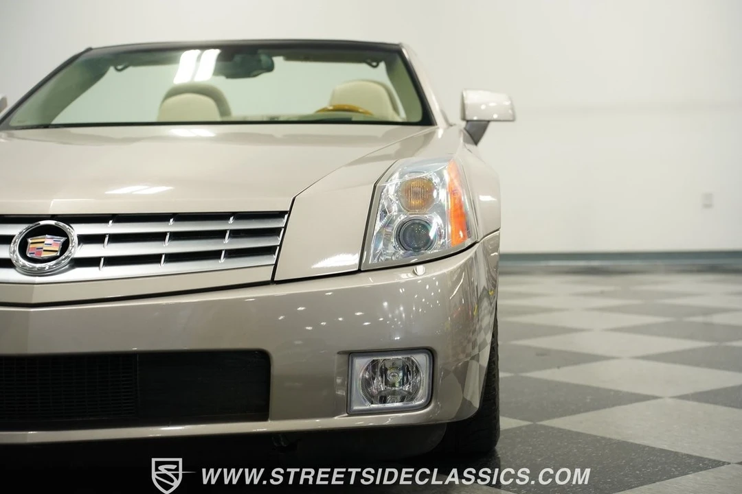 2004 Cadillac XLR - Image 20 of 21