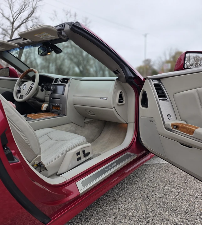 2004 Cadillac XLR - Image 19 of 21