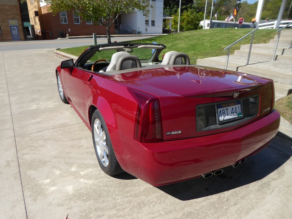 2004 Cadillac XLR - Image 4 of 21