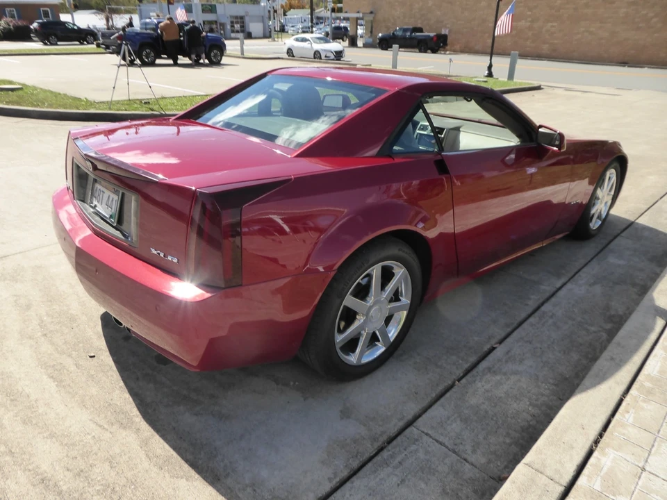 2004 Cadillac XLR - Image 15 of 21