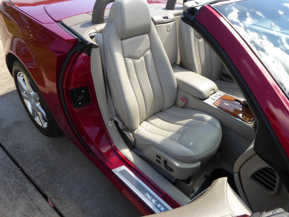 2004 Cadillac XLR - Image 9 of 21