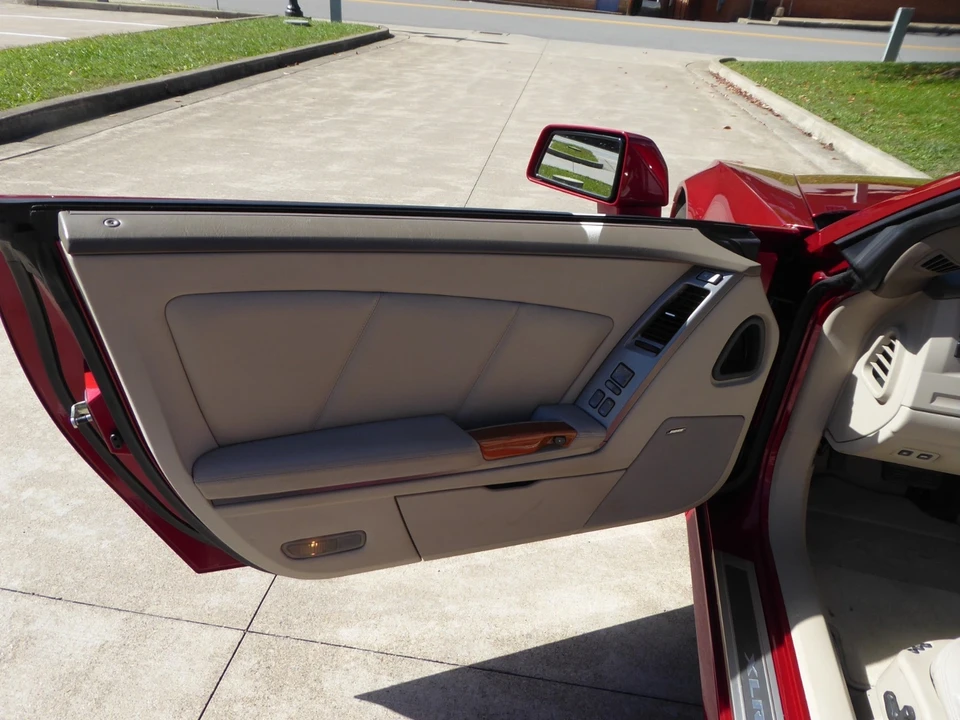 2004 Cadillac XLR - Image 8 of 21