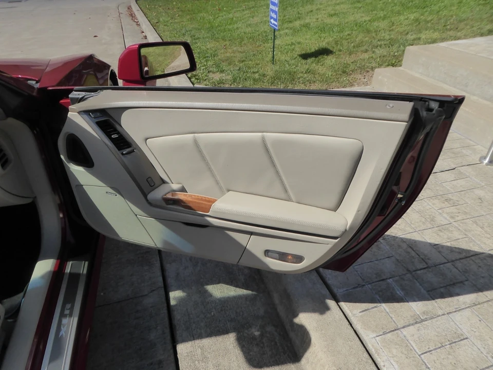 2004 Cadillac XLR - Image 10 of 21