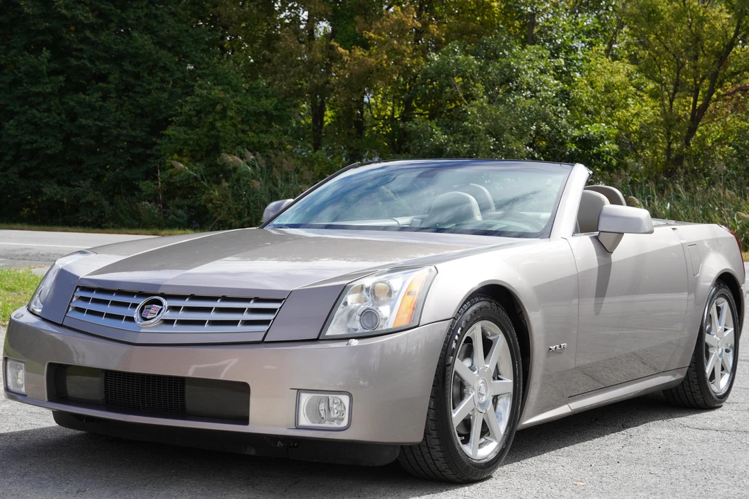 2004 Cadillac XLR - Image 8 of 31