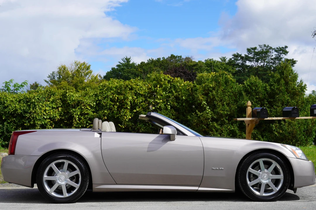 2004 Cadillac XLR - Image 3 of 31