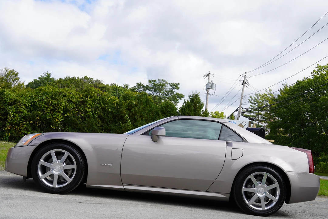 2004 Cadillac XLR - Image 15 of 31