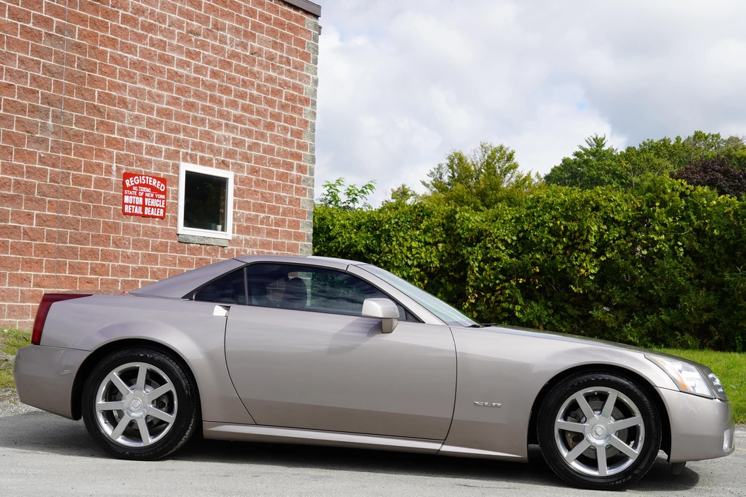 2004 Cadillac XLR - Image 19 of 31