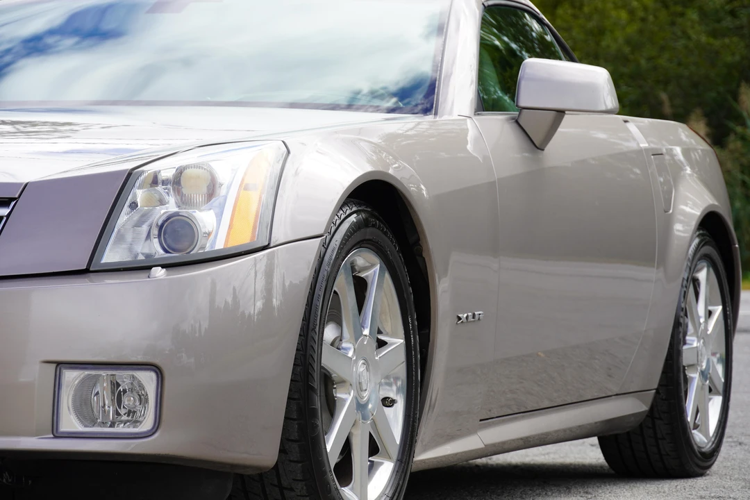 2004 Cadillac XLR - Image 27 of 31