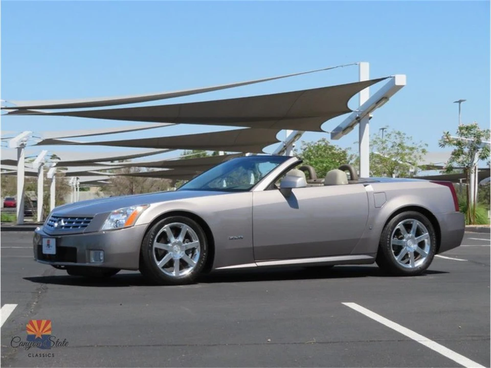 2004 Cadillac XLR - Image 10 of 31