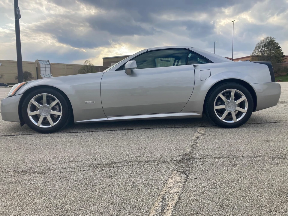 2004 Cadillac XLR - Image 7 of 31