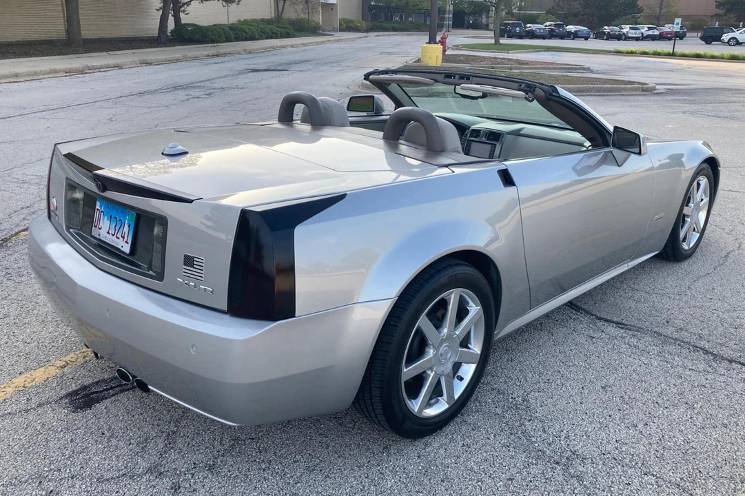 2004 Cadillac XLR - Image 5 of 31