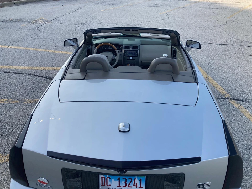2004 Cadillac XLR - Image 8 of 31