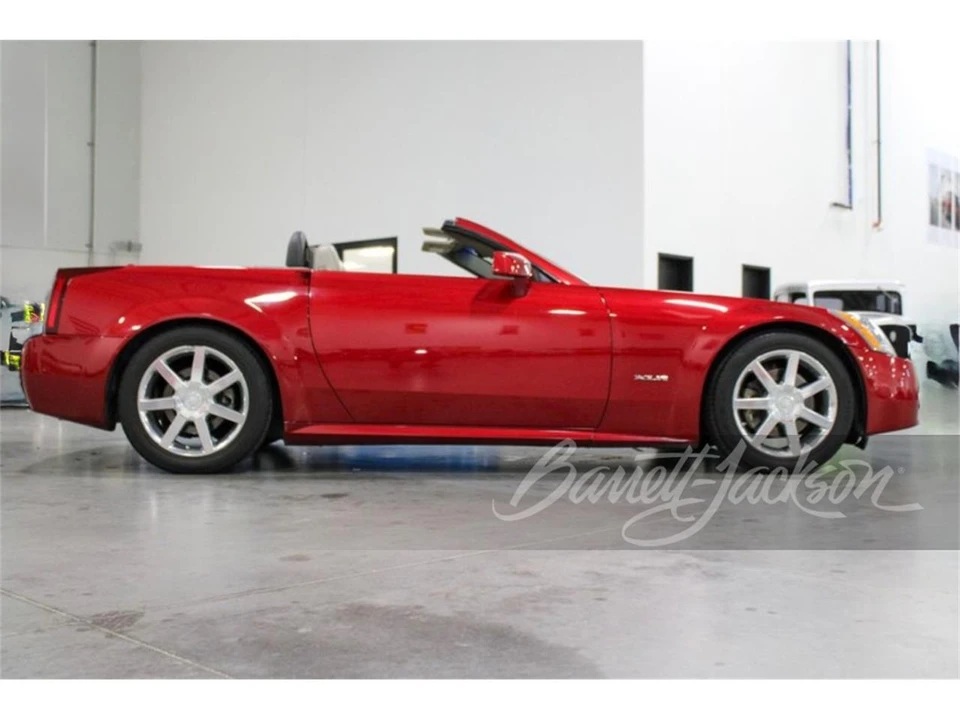 2004 Cadillac XLR - Image 2 of 5