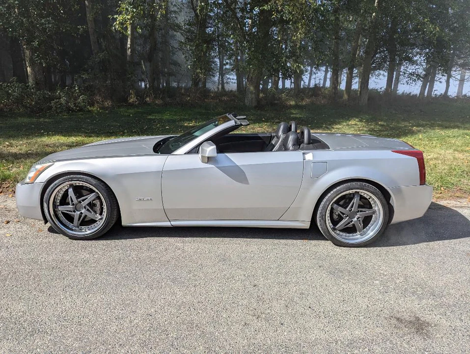 2004 Cadillac XLR - Image 9 of 31