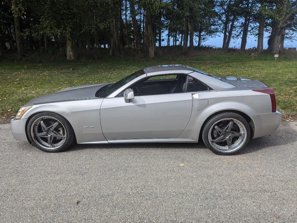 2004 Cadillac XLR - Image 10 of 31
