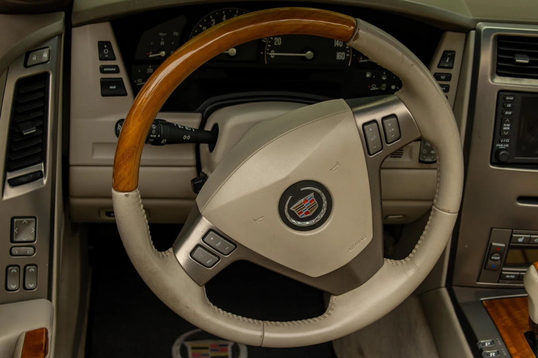 2004 Cadillac XLR - Image 29 of 31
