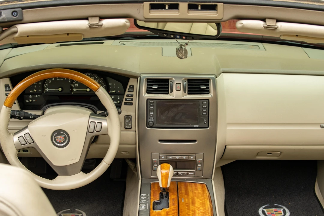 2004 Cadillac XLR - Image 25 of 31