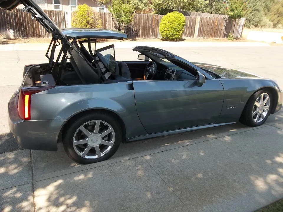 2004 Cadillac XLR - Image 15 of 31