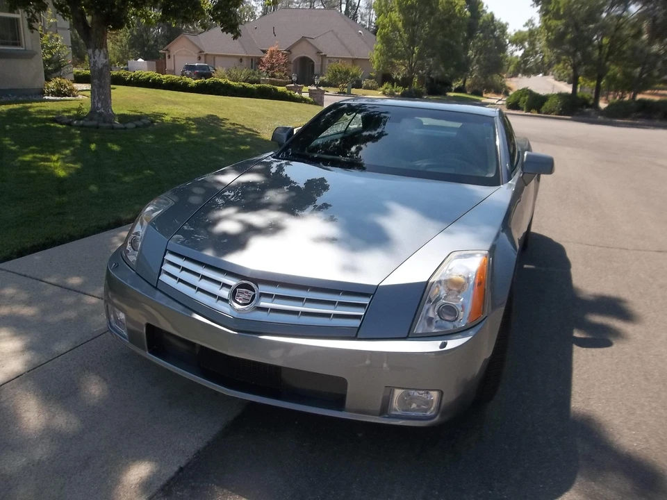 2004 Cadillac XLR - Image 10 of 31