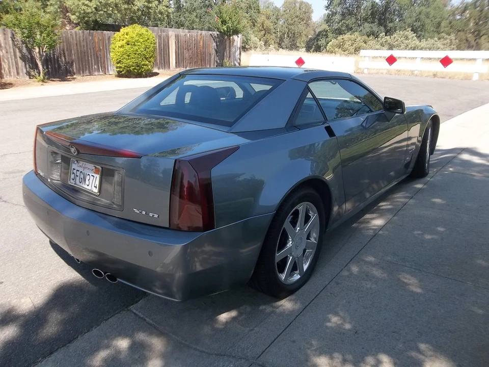 2004 Cadillac XLR - Image 10 of 31