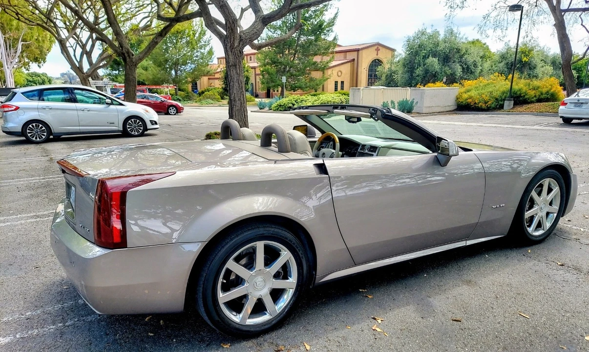 2004 Cadillac XLR - Image 2 of 16