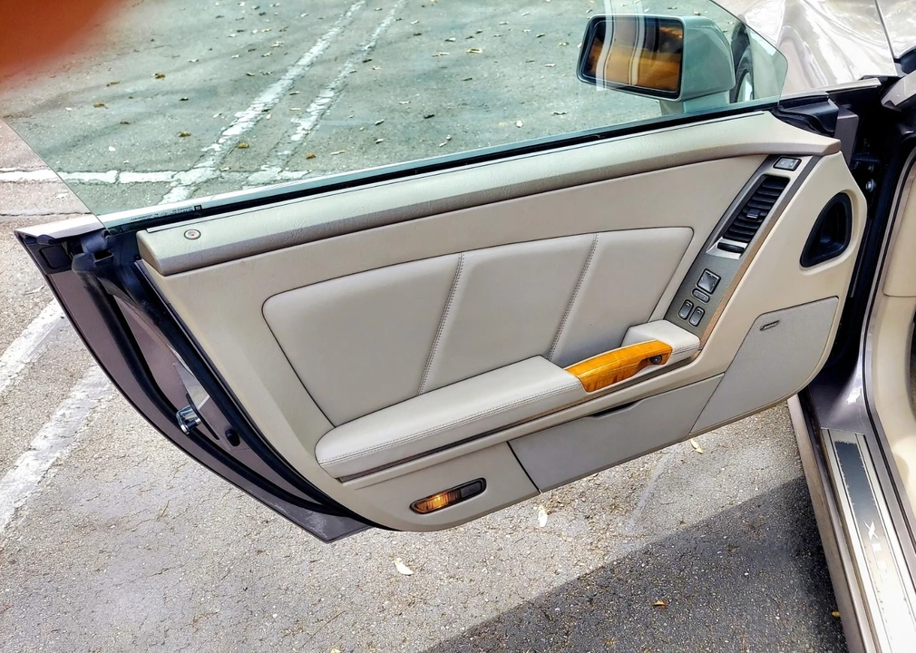 2004 Cadillac XLR - Image 9 of 16