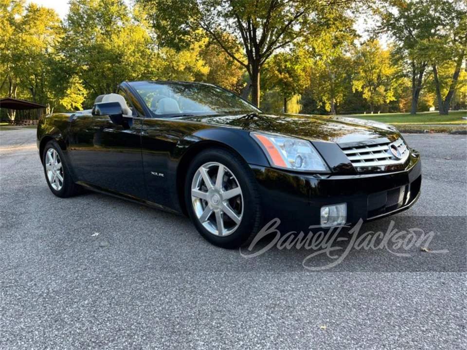 2004 Cadillac XLR - Image 2 of 5