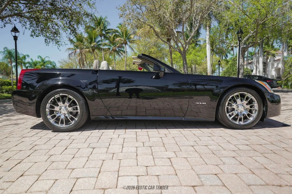 2004 Cadillac XLR - Image 9 of 12