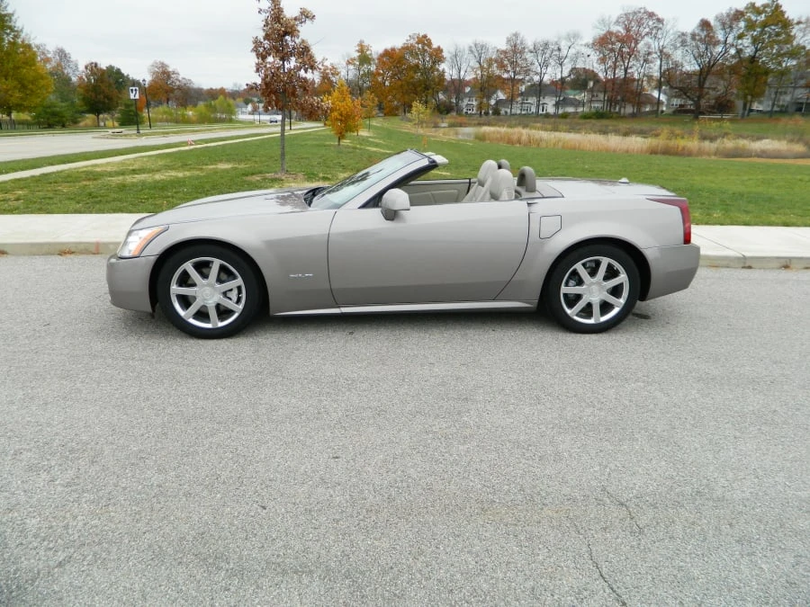 2004 Cadillac XLR - Image 2 of 7