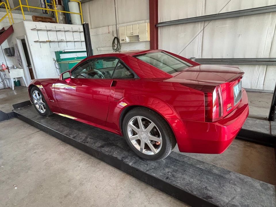 2004 Cadillac XLR - Image 20 of 31