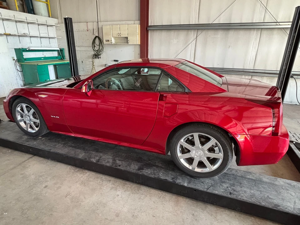 2004 Cadillac XLR - Image 19 of 31