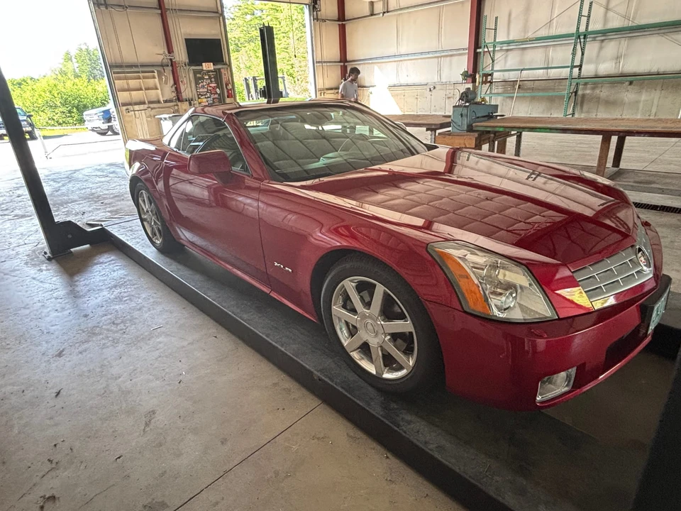 2004 Cadillac XLR - Image 23 of 31