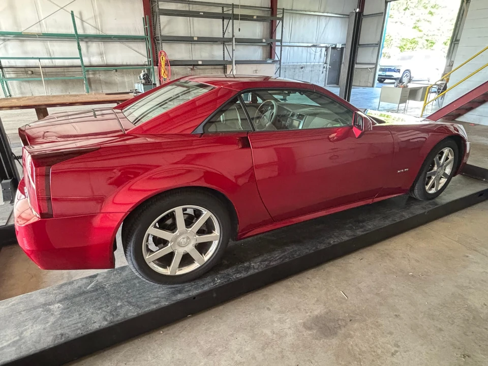 2004 Cadillac XLR - Image 22 of 31