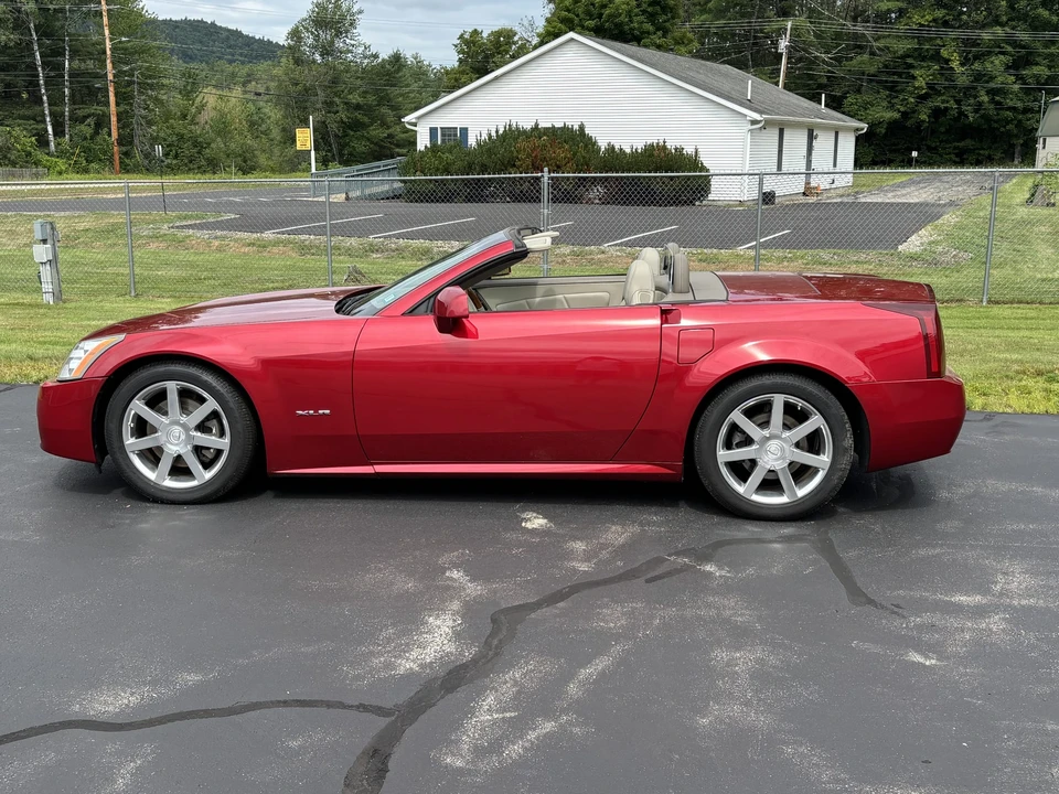 2004 Cadillac XLR - Image 9 of 31