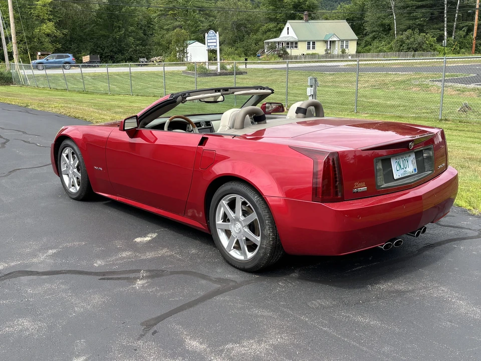 2004 Cadillac XLR - Image 8 of 31