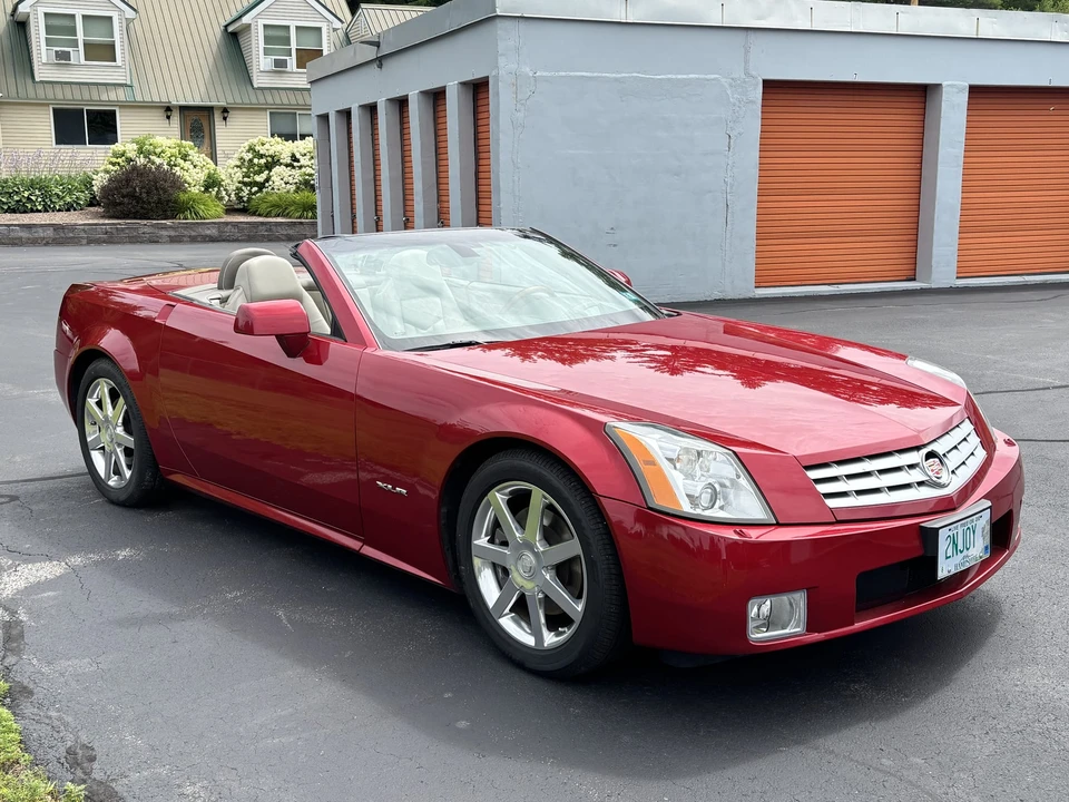 2004 Cadillac XLR - Image 4 of 31