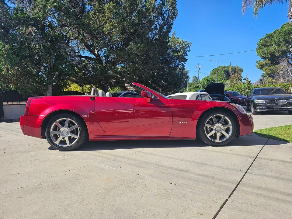 2004 Cadillac XLR - Image 10 of 31