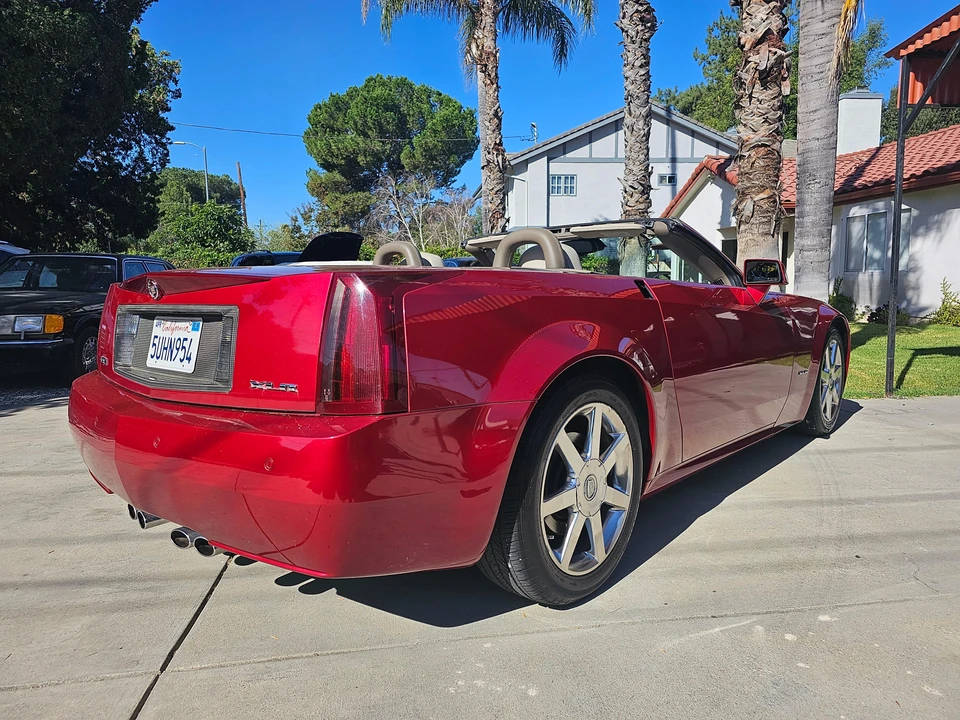 2004 Cadillac XLR - Image 9 of 31