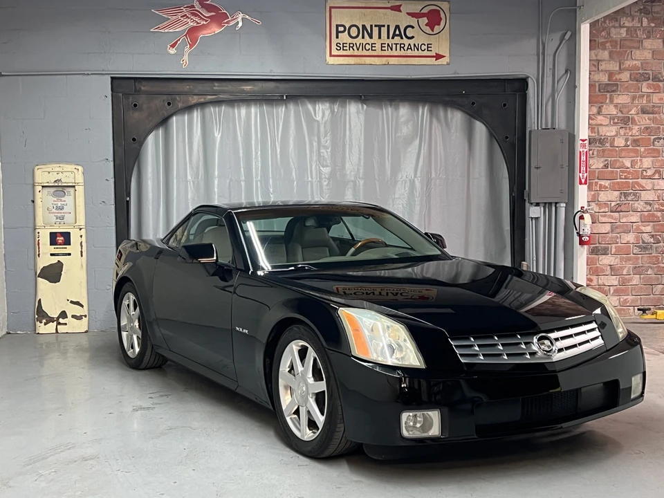 2004 Cadillac XLR - Image 12 of 31