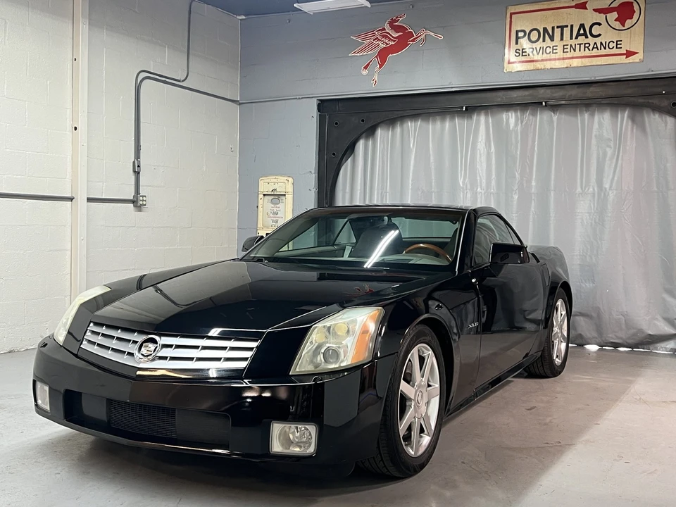 2004 Cadillac XLR - Image 4 of 31