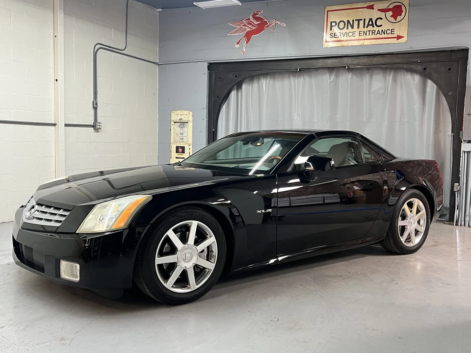 2004 Cadillac XLR - Image 2 of 31