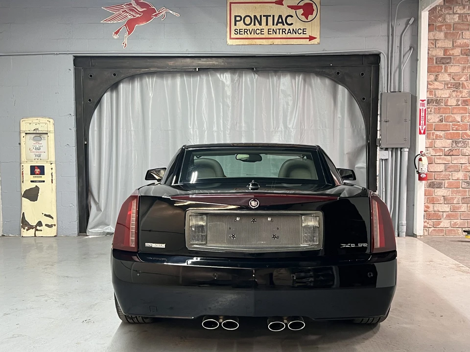 2004 Cadillac XLR - Image 23 of 31