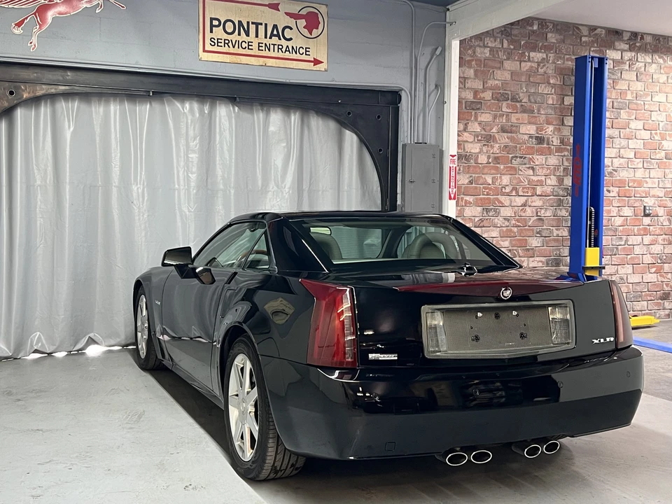 2004 Cadillac XLR - Image 24 of 31