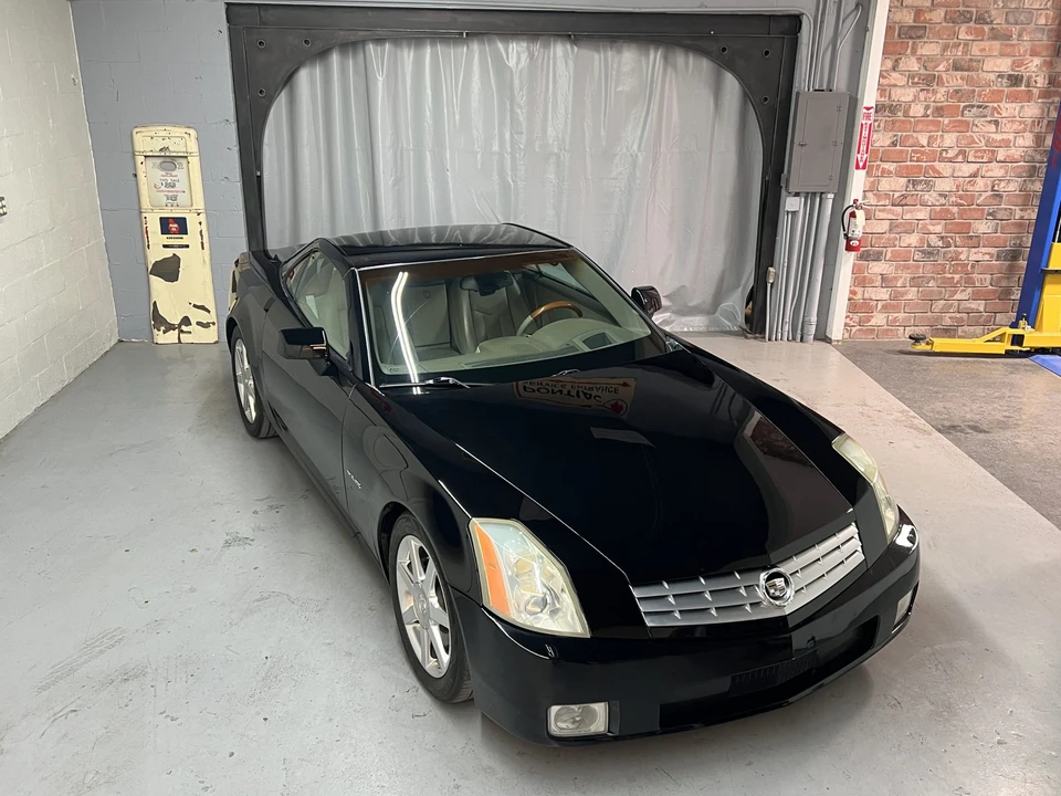 2004 Cadillac XLR - Image 10 of 31