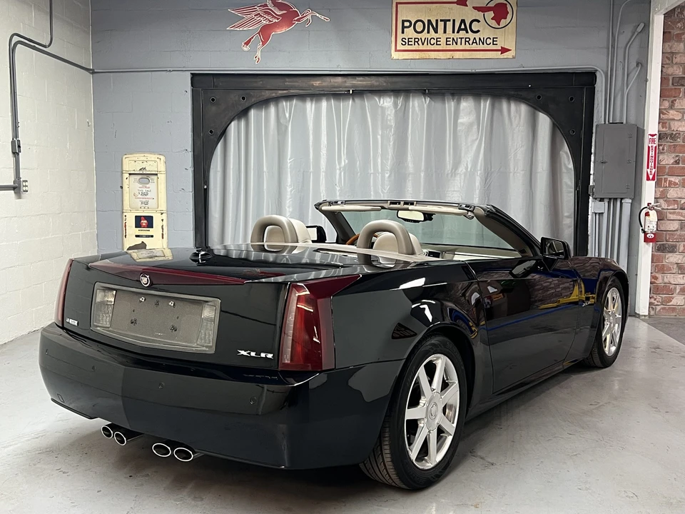 2004 Cadillac XLR - Image 20 of 31