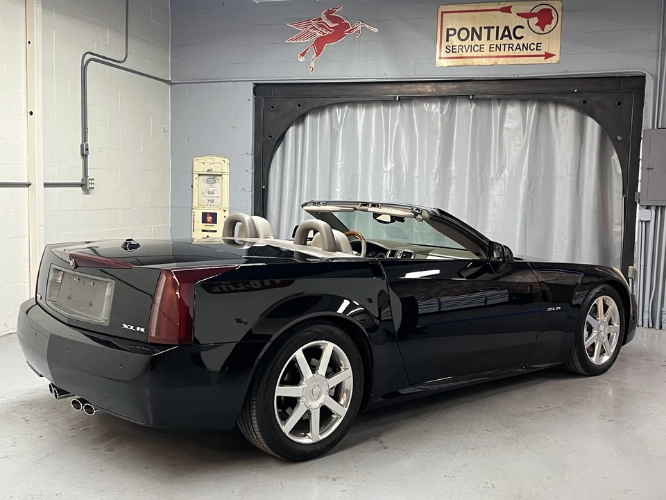 2004 Cadillac XLR - Image 18 of 31
