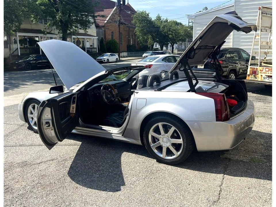 2004 Cadillac XLR - Image 28 of 31