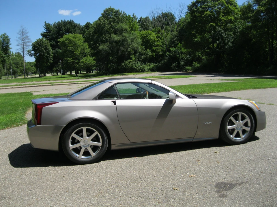 2004 Cadillac XLR - Image 13 of 31