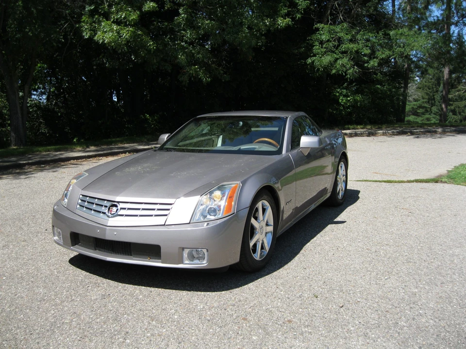 2004 Cadillac XLR - Image 9 of 31