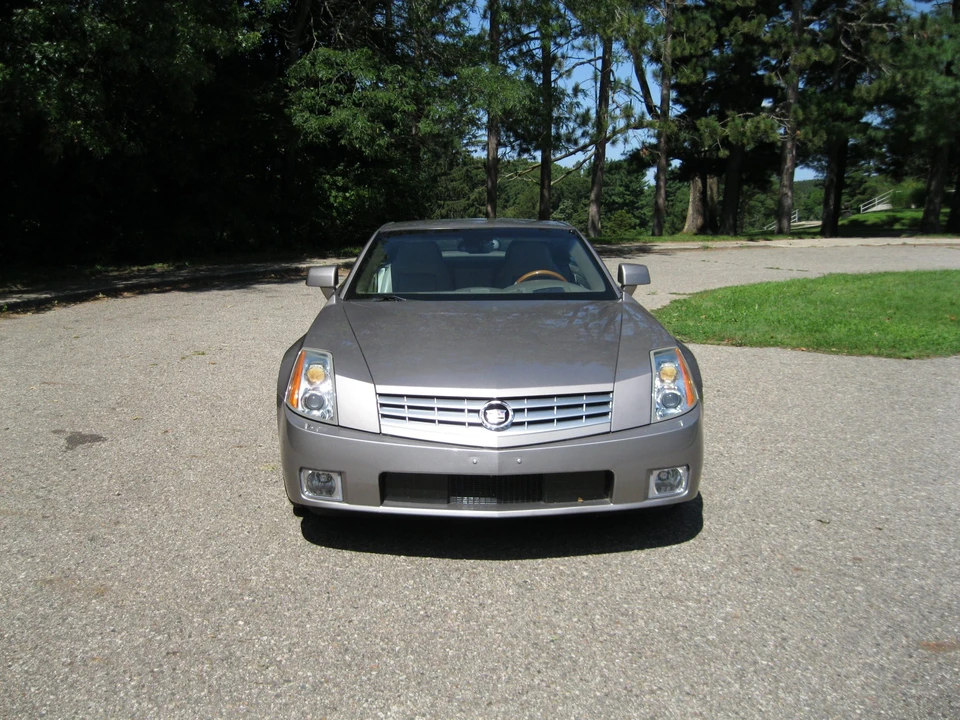 2004 Cadillac XLR - Image 10 of 31